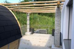 Pergola-mit-Sockel-Terrasse-Naturstein